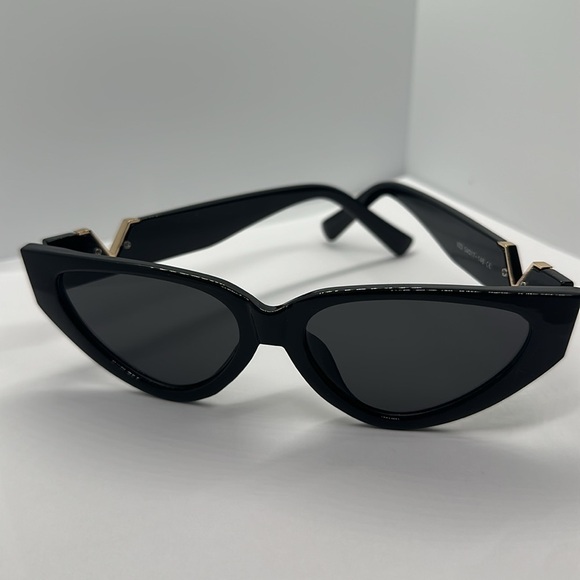 Black Cat Eye Sunglasses Gold V Detail UV Protection Trendy Chic Sunnies main image 12